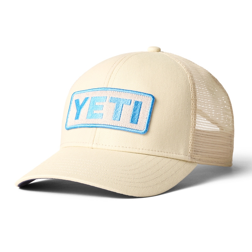 YETI Logo Badge Trucker Hat - cream